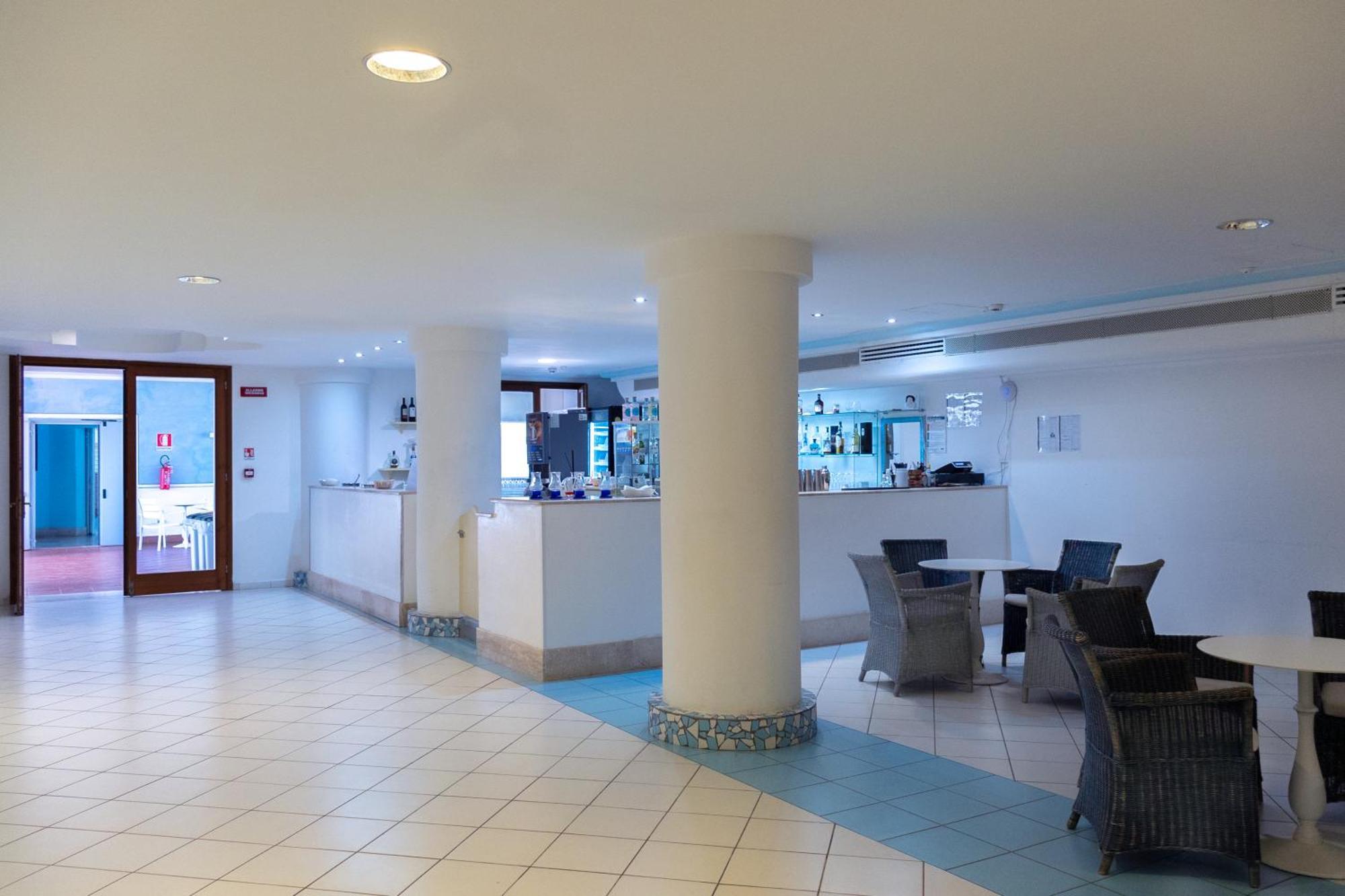 Cala Della Torre Resort La Caletta Extérieur photo